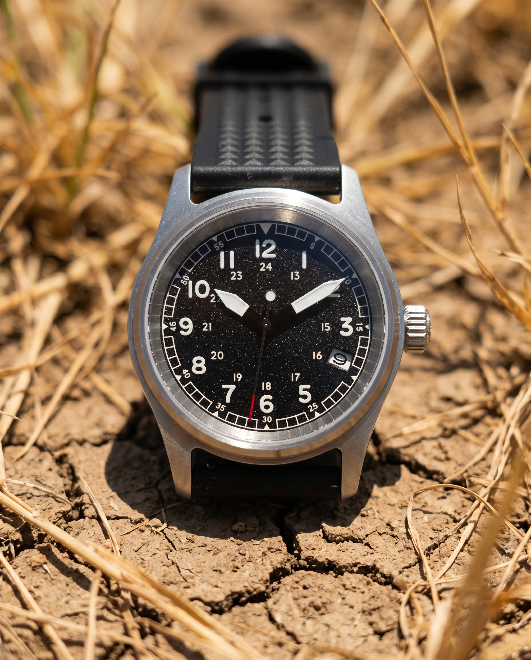 Field Aigoual ORVEN — vue ambiance, montre field watch automatique NH35, aiguilles sword Super-LumiNova blanc