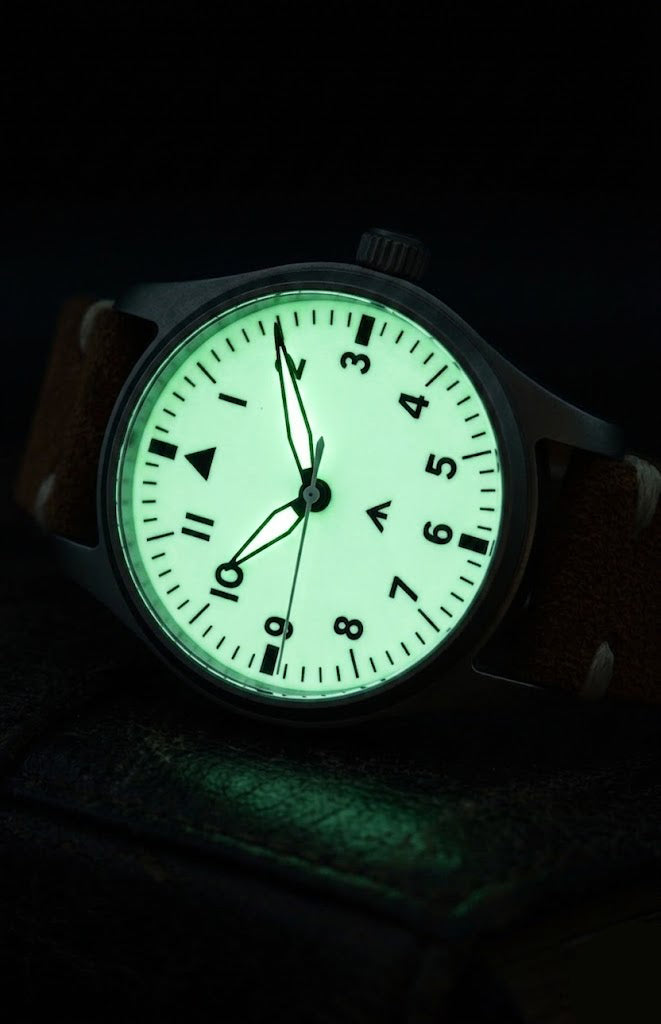 Flieger Galerne ORVEN — vue de dessus, cadran lumineux Super-LumiNova en lumière ambiante